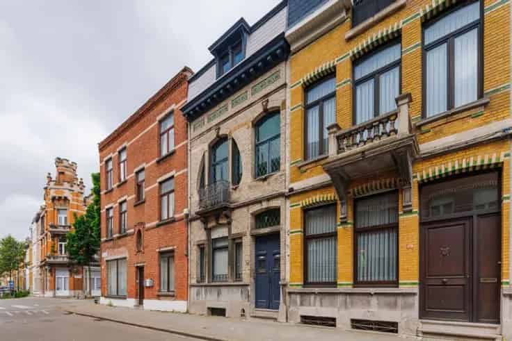 Te renoveren burgerwoning met art-nouveau details