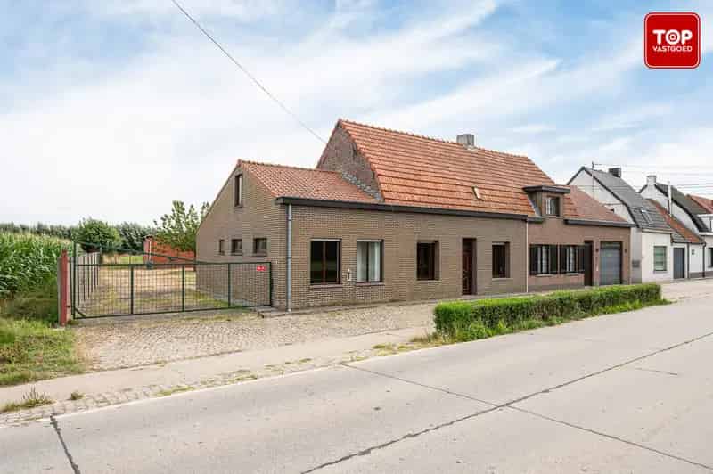 Huis te huur Sleidinge: Te renoveren woning met magazijn en weidegrond