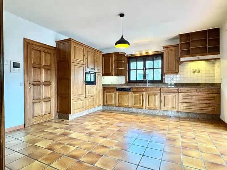 Huis Te Koop 3 slaapkamers 1027m² Dubbele Garage