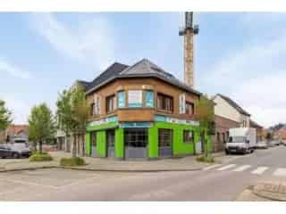 Handelspand Londerzeel - Commercieel Gebouw met Woning en Garages