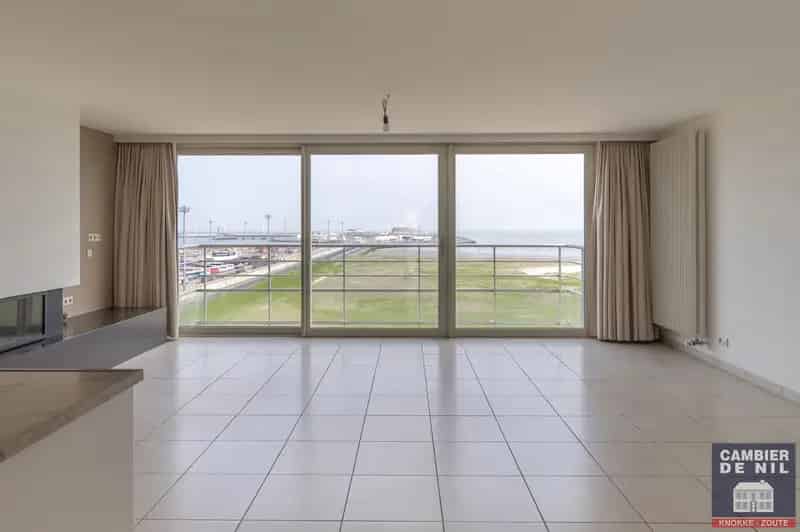 Ruim Appartement te Heist aan Zee met Panoramisch Zeezicht
