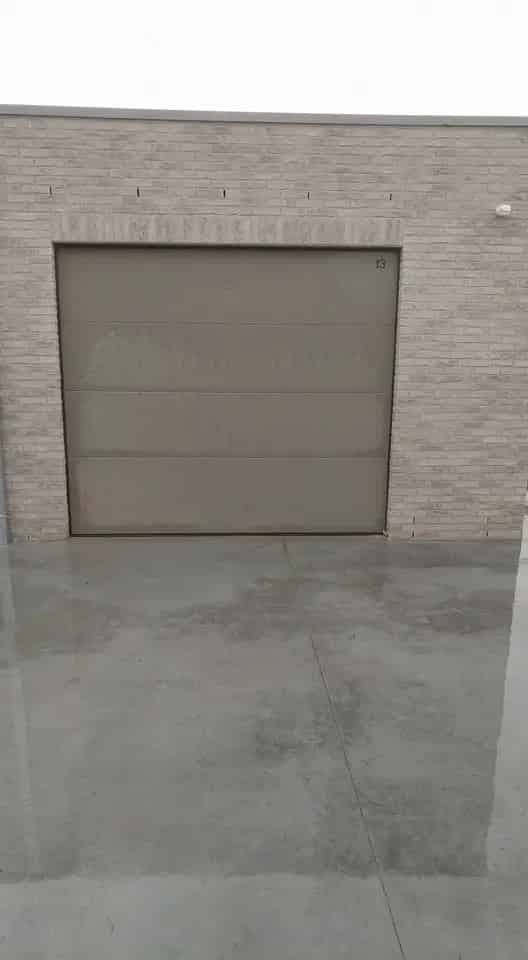 RECENT GEBOUWDE GARAGE NR. 13 TE HUUR