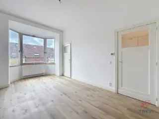 Appartement te huur Schaarbeek 88m² 1 slaapkamer gerenoveerd