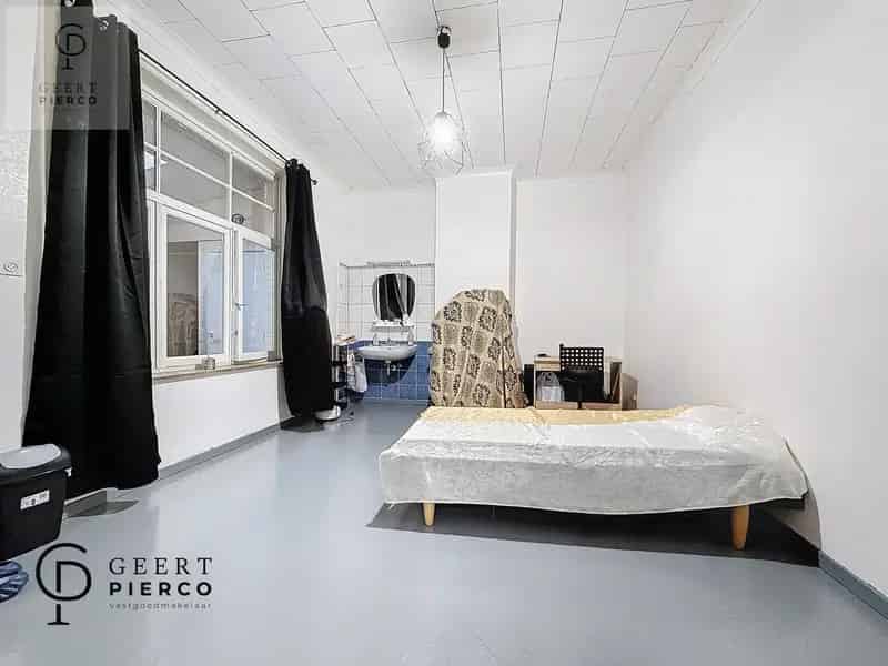 Statig Art Deco Pand Landen Investeringspotentieel