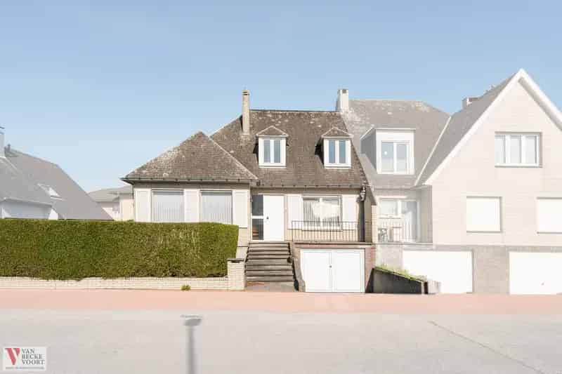 Huis te koop Stene: Te renoveren gezinswoning met 4 slaapkamers
