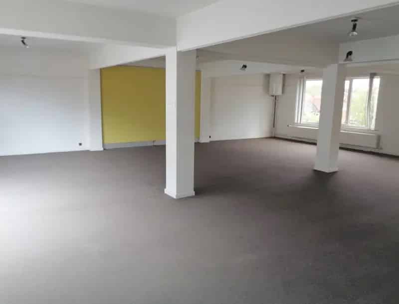 Ruim Commercieel Gebouw Te Koop