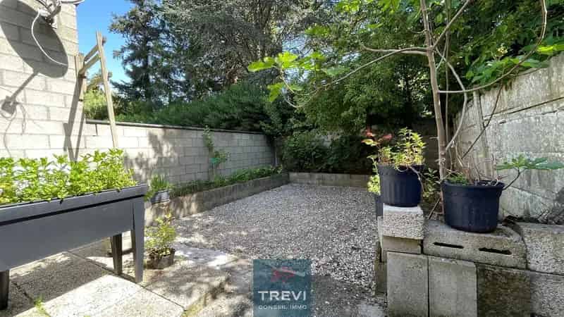 Huis te koop: Gerenoveerde woning met 3 slaapkamers en tuin
