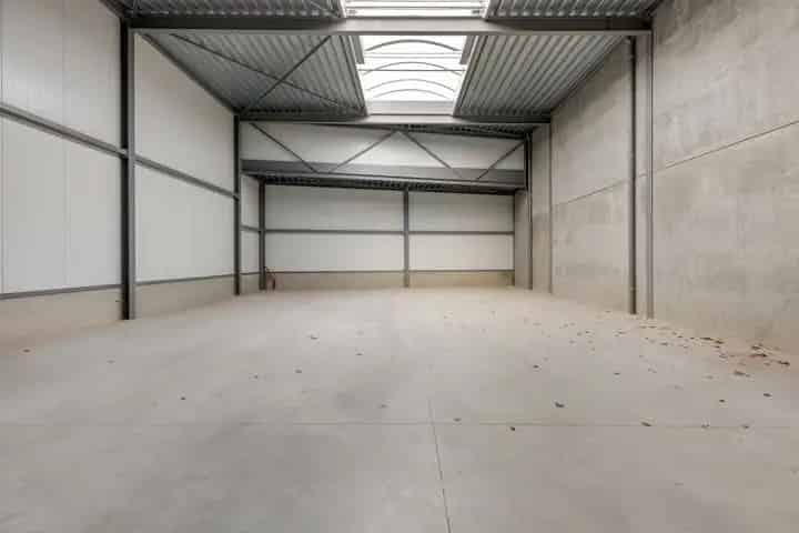 Nieuwbouw magazijn van 197,5 m² te huur nabij het centrum