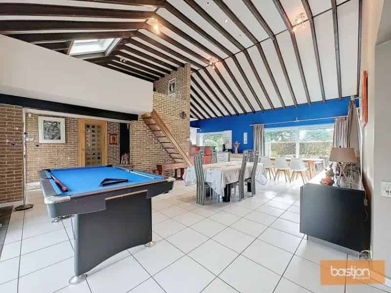 Ruime Alleenstaande Woning Residentiele Locatie