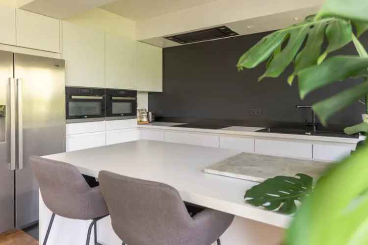 Gerenoveerd 3 Slaapkamer Hoekappartement Antwerpen