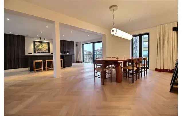 Huur 2 slaapkamer appartement van 225 m² in Brussels