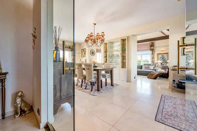 Huis te koop Belsele: Stijlvolle villa met ruim bijgebouw