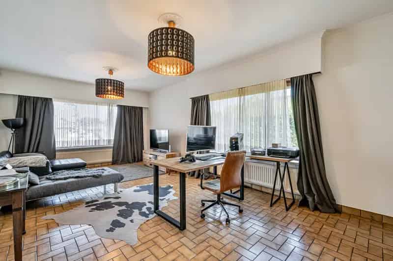 Huis te koop in Lochristi: Halfopen bebouwing met veranda