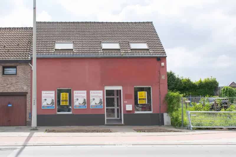 Een (handels)woning met tuintje...