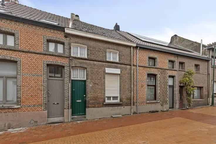 Te renoveren huis met tuin in Boom