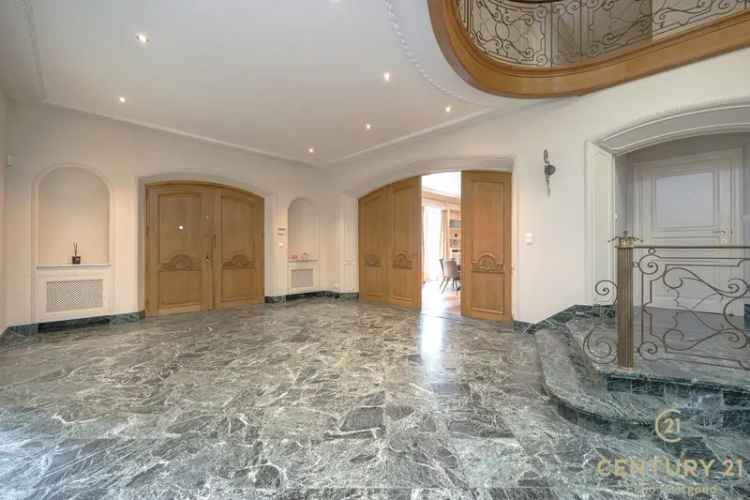 Imposante villa met wellness en binnenzwembad op ca 4950m²