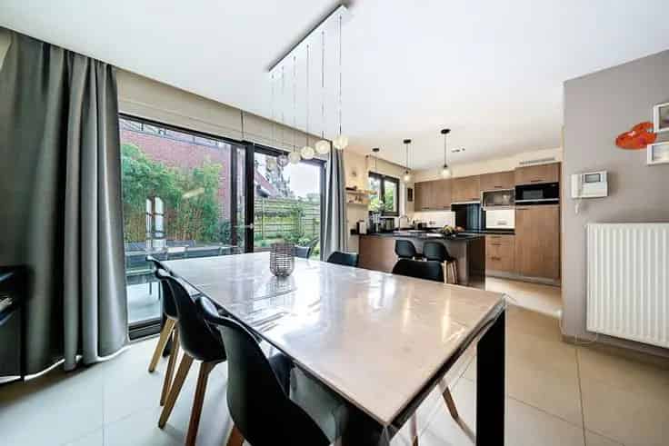 Huis te Koop: Moderne 5 Slaapkamerwoning Nabij NAVO