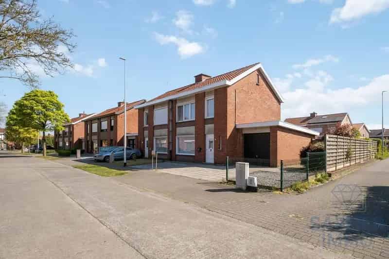 Te renoveren halfopen woning met potentieel in Kachtem