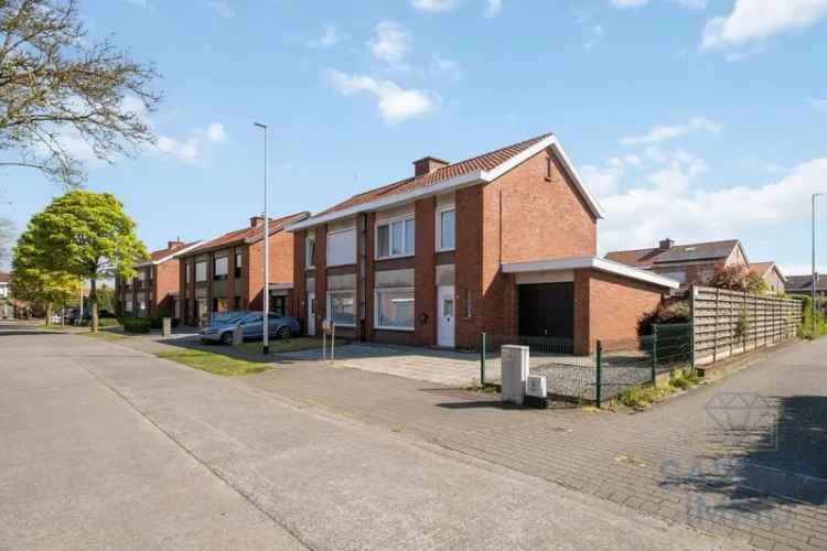 Te renoveren halfopen woning met potentieel in Kachtem