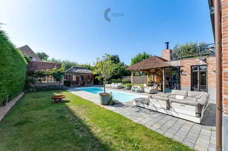 Adembenemende villa in een rustige wijk