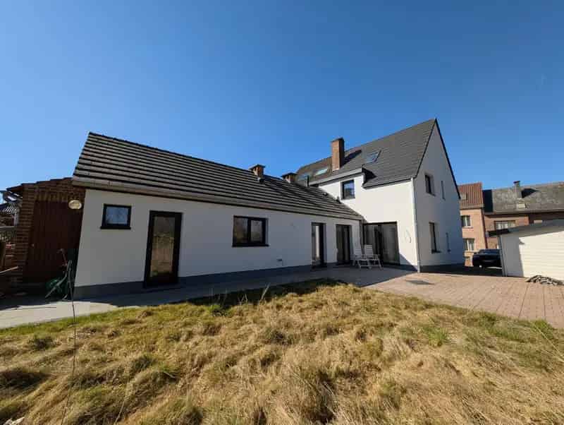 Huis te koop Bellingen: Gerenoveerde woning met tuin en garage