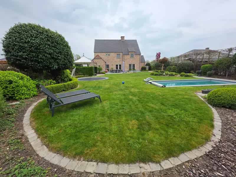 Huis te huur 331m² 5 slaapkamers zwembad tuin EPC A