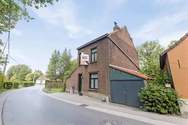 Te renoveren gezinswoning Dilbeek 2 slaapkamers grote zolder