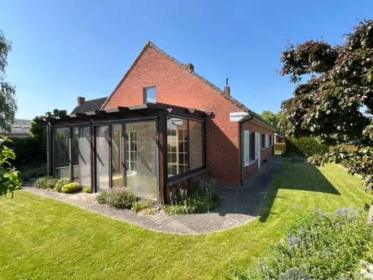 Huis Te Koop Male: 3 slaapkamers, tuin, zolder