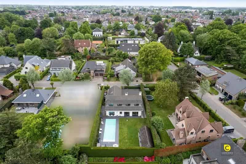 Villa 5 Slaapkamers 2 Badkamers Zwembad