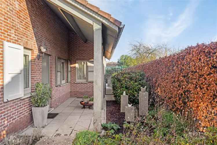 Huis te koop in Rumst met ruime alleenstaande woning