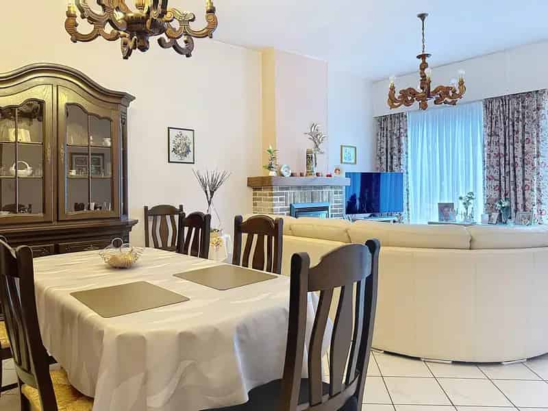 Gelijkvloersappartement te koop met terras en centrale ligging