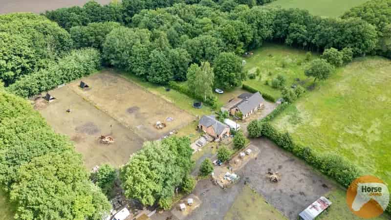 ITEGEM - Rustige woning en bijgebouw op 24Ha