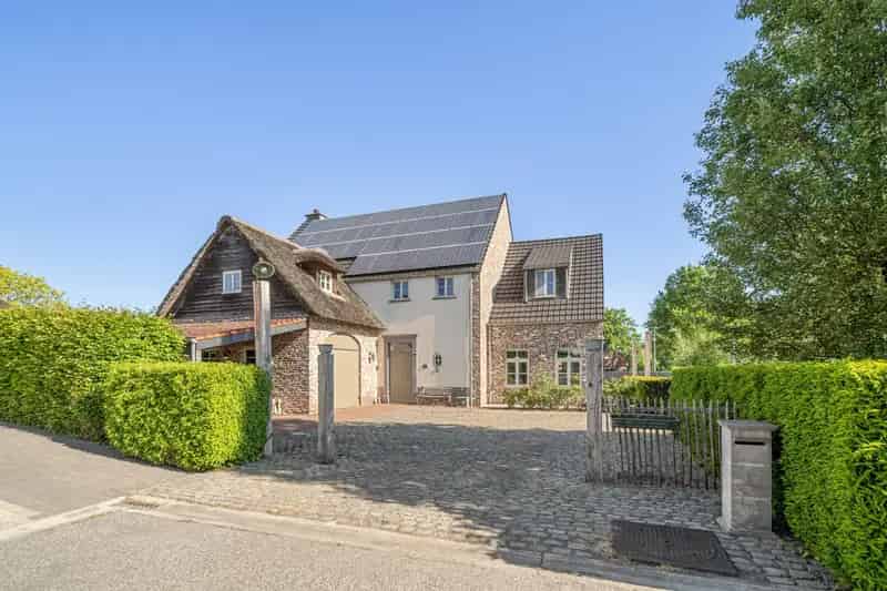 Huis te Koop Pelt 6 slaapkamers Praktijkruimte