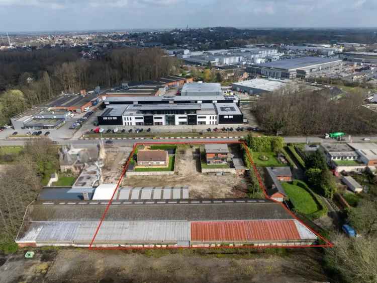 Projectgrond met bestaand magazijn en 2 woningen op 4701 m²