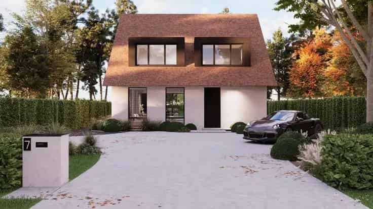 Villa Te Koop: Ruime woning met zuidwest tuin en veel potentieel