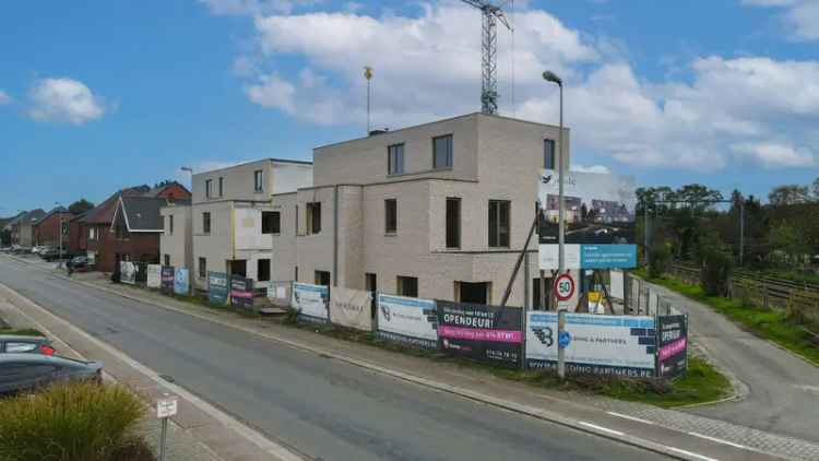 Gelijkvloers 3 slaapkamer appartement met tuin!