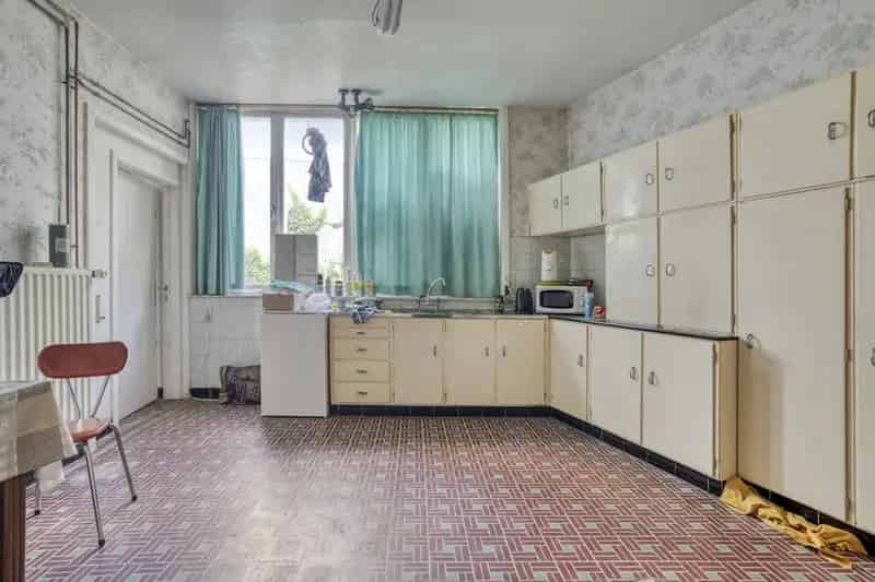 Huis met Handelsruimte te Koop Roeselare Centrum