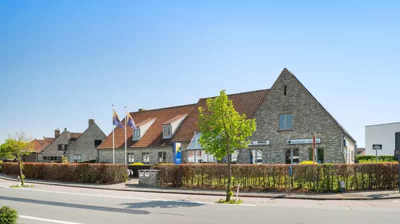 Huis te koop Dudzele: Villa met handelspand