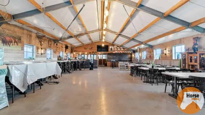 Paardeneigendom Damme: Piste, 12 Stallen, Extra Woning