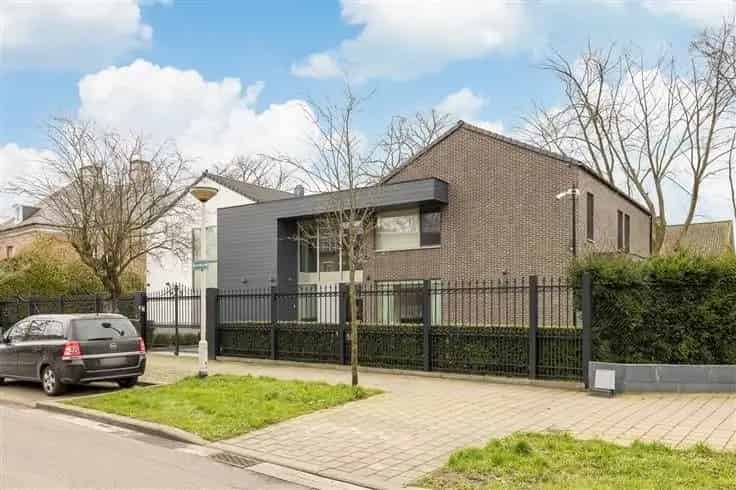 Ruime Villa te Koop Nabij Park Den Brandt Wilrijk