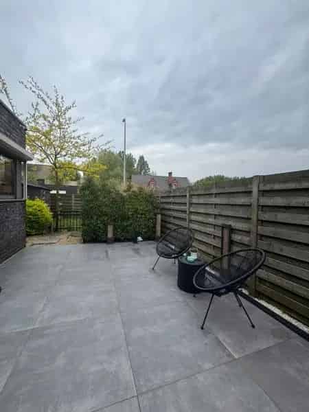 Moderne 3 Slaapkamers Huis met Tuin in Rustige Woonwijk