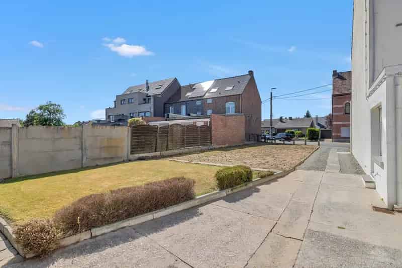 Te renoveren woning Okegem met garage en grond