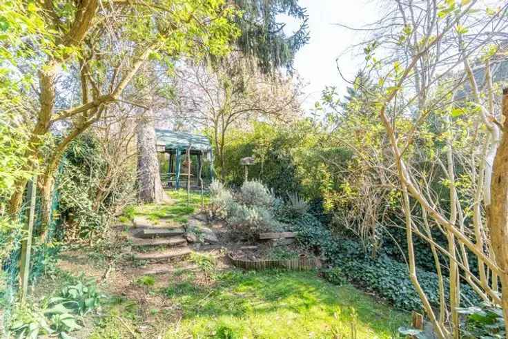 Huis Te Koop Tervuren:  Te renoveren woning met grote tuin