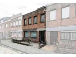 Huis te Koop Lokeren - Op te knappen woning met koer