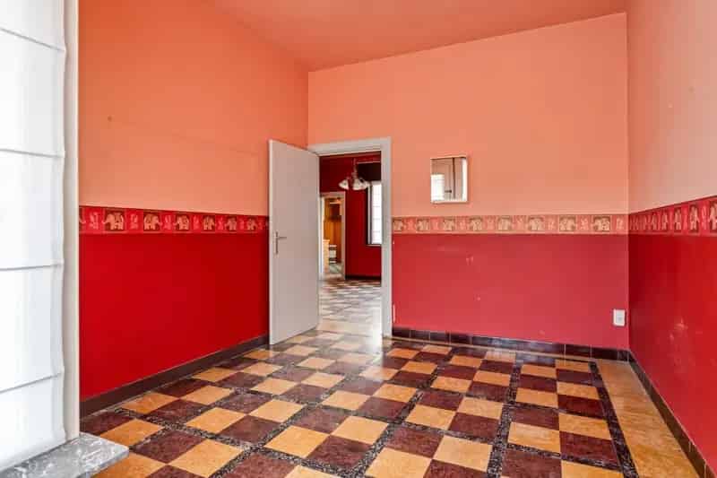 Huis te Koop Wakken: Op te Frissen Rijwoning