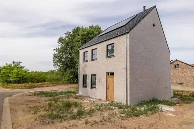 Nieuwbouwwoning 4 Slaapkamers E10 Rustige Ligging