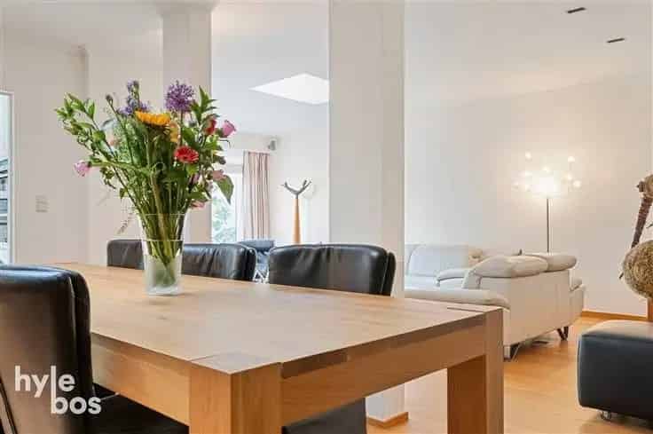 Huis Te Koop: Stijlvolle Ruime Woning Met Praktijk Stadstuin