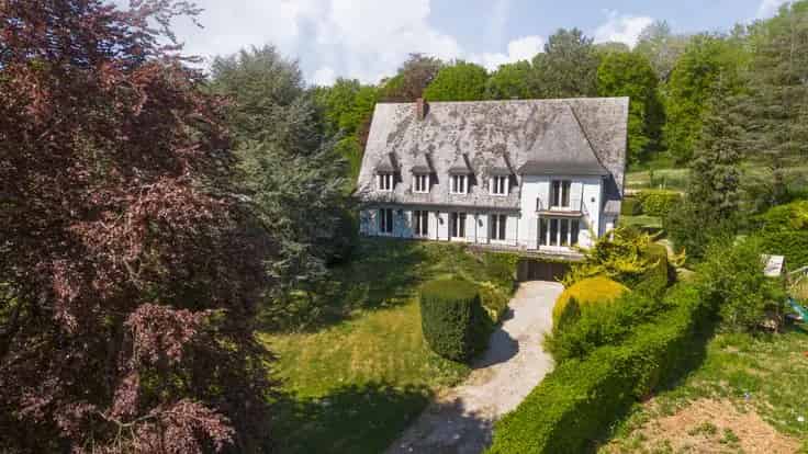 Villa Te Koop - Ruime gezinswoning met tuin en kelder