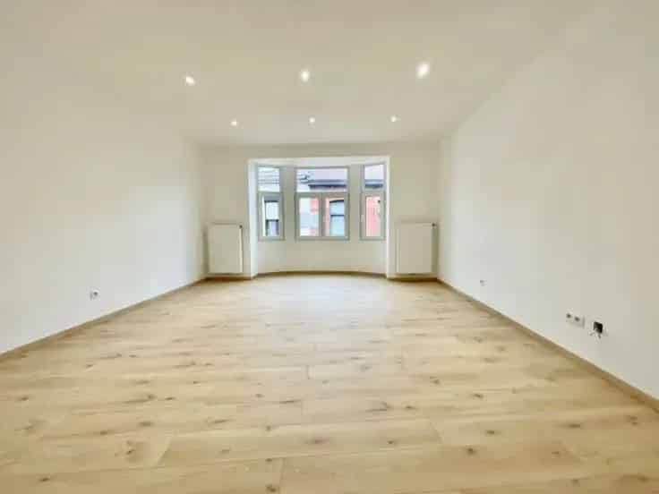 Duplex Te Koop Laken 2 Slaapkamers gerenoveerd