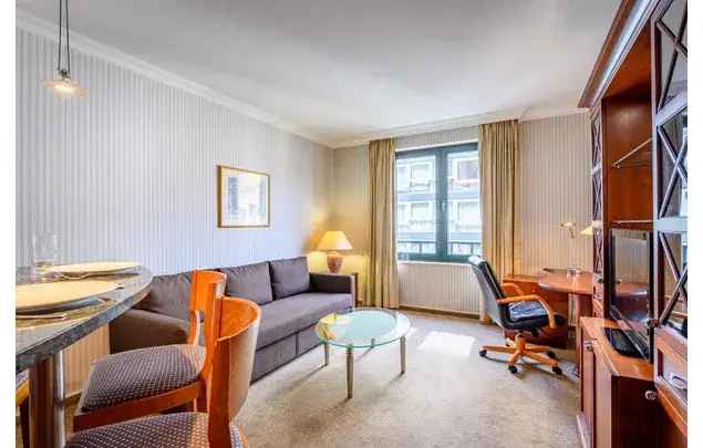 Huur 1 slaapkamer appartement van 484 m² in Brussels